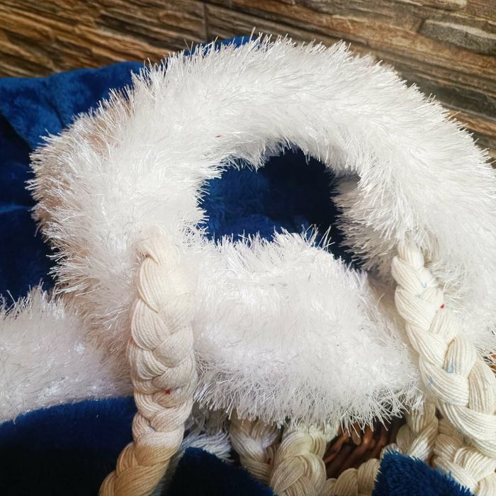 Новогодняя шапка с косичками