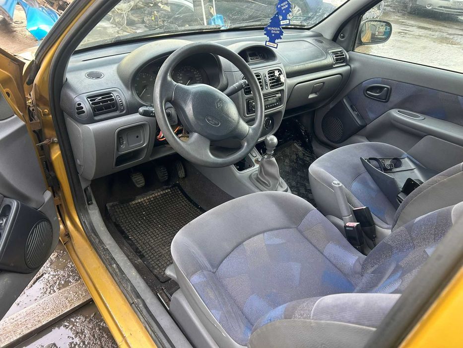 Renault Clio 2 1.2 8v kolor mv302 CZĘŚCI