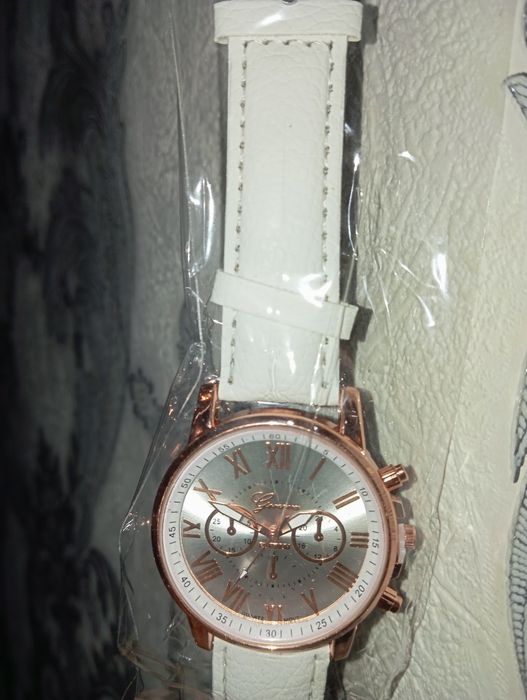 Жіночий годинник.