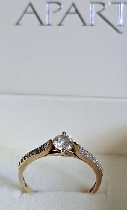 Złoty pierscionek z cyrkoniami Apart 333