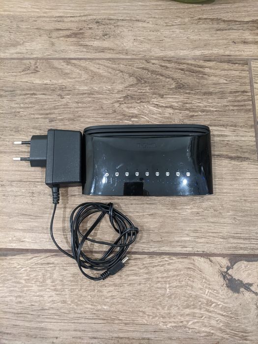 Комутатор D-Link DES-1008D