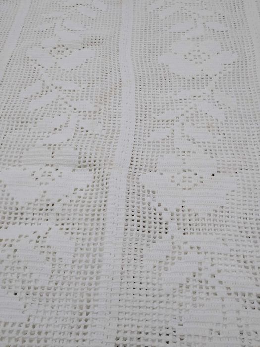 Toalha comprida em renda branca