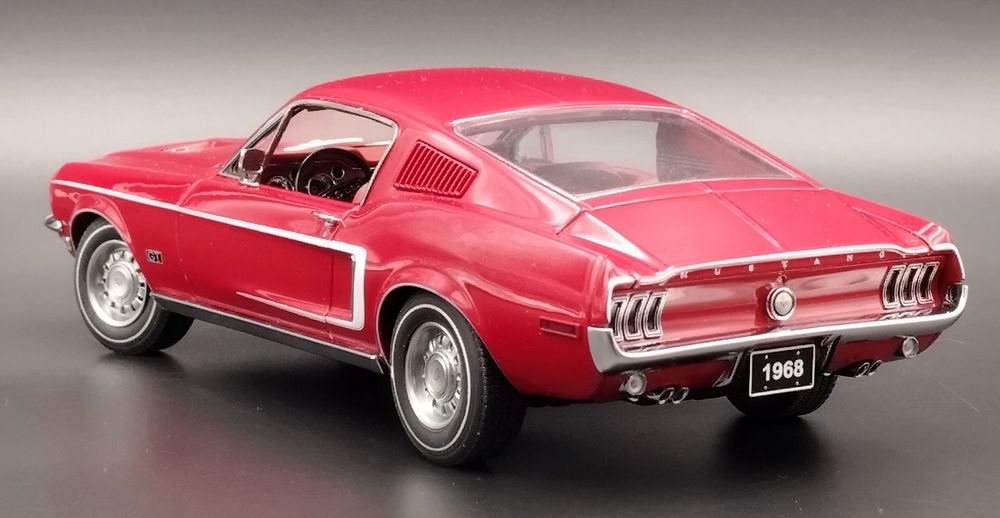 1:18 AUTOart 1968 Ford Mustang GT 390 Red