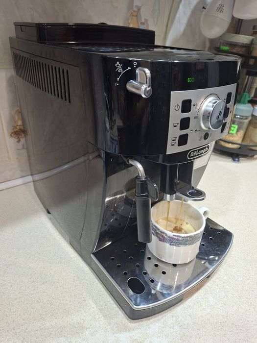 Кофемашина Delonghi Magnifica S 2020 год