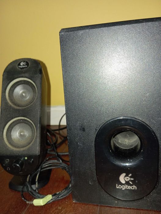 Vendo subwoofer com duas colunas.