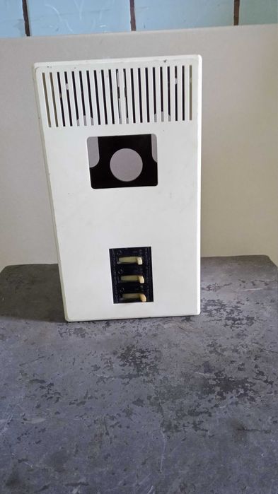 Продам короб под электросчетчик с 3 автоматами на 16 ампер