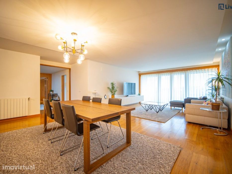 Apartamento T4 Mobilado com Vista para o Douro