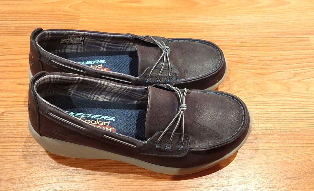 Sapatos tipo vela com pormenores de corda muito confortáveis
