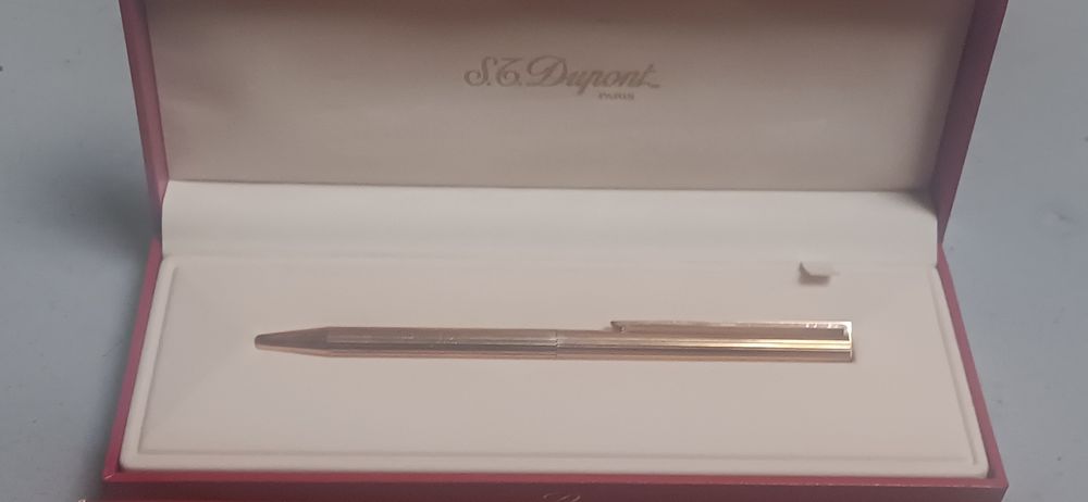 Caneta banhada a ouro marca S.T. Dupont