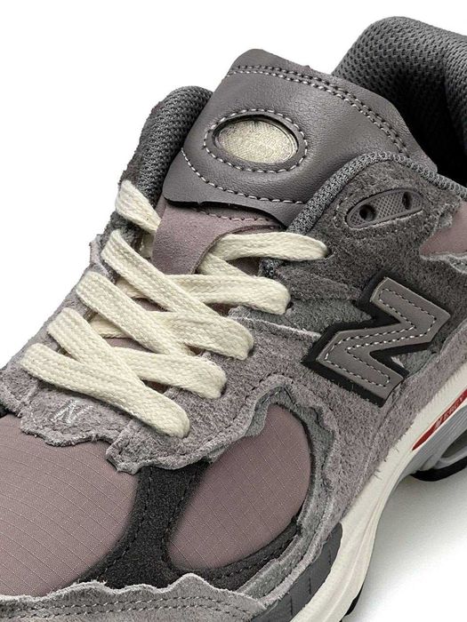Кросівки New Balance 2002R Powder Grey Suede Premium wmns i89