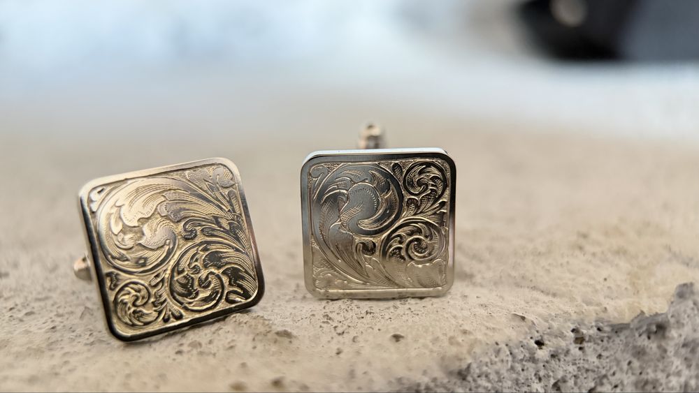 Spinki do mankietów. Ręczny grawerunek