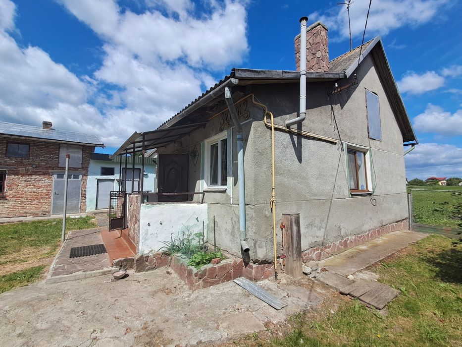 Продаж будинку та незавершеного дому в Чижикові