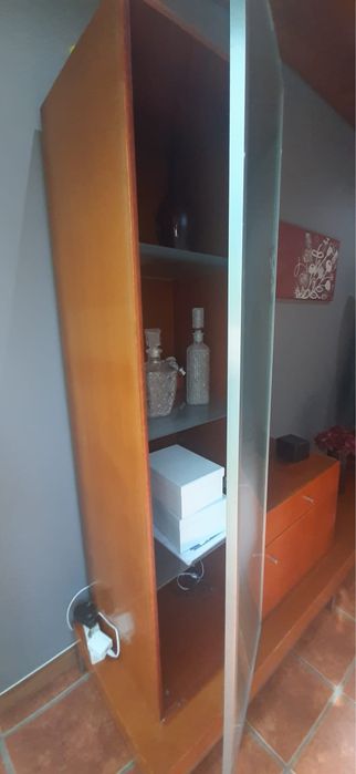 Móvel com Vitrine