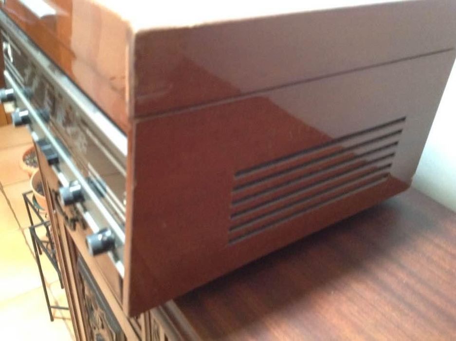 Radio gira-discos Phillips anos 60