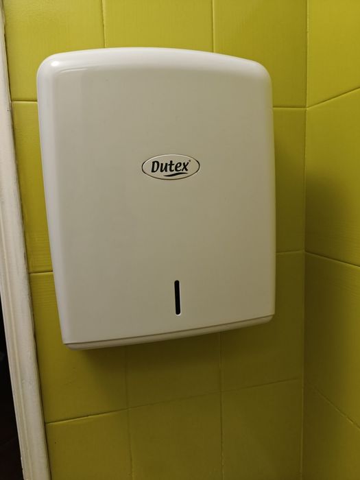 2 Dispensadores zig-zag e papel higiénico