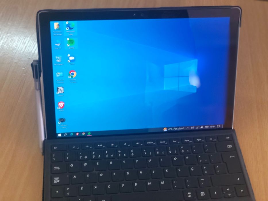 Computador Surface semi novo.