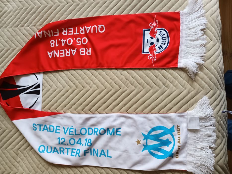 Klubowy szalik kibica.