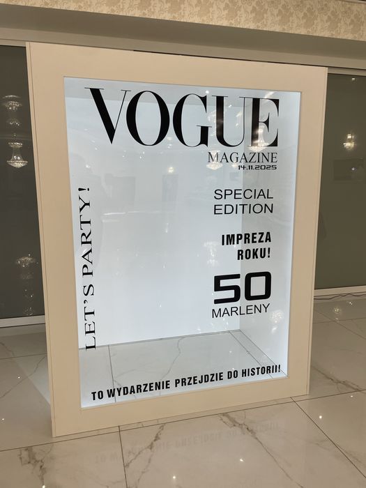 Sprzedam FOTOBOX Vogue solidny mobilny.
