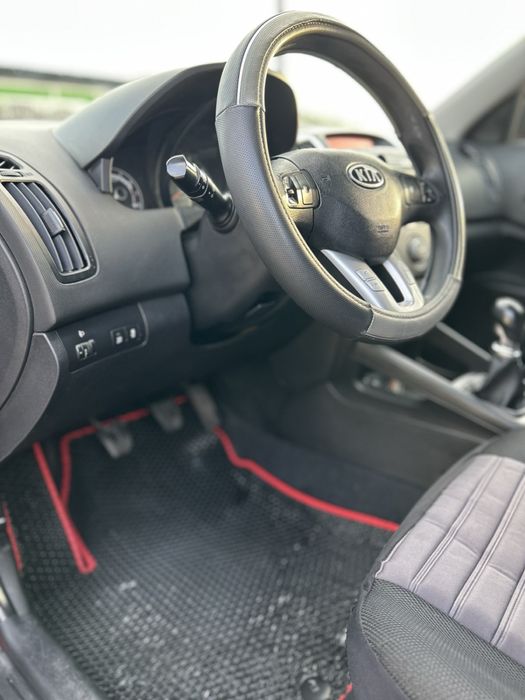 Kia Ceed 2009 червона