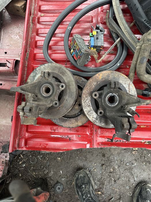 Ступица цапфа поворотный кулак ситроен берлинго пежо партнер СТО