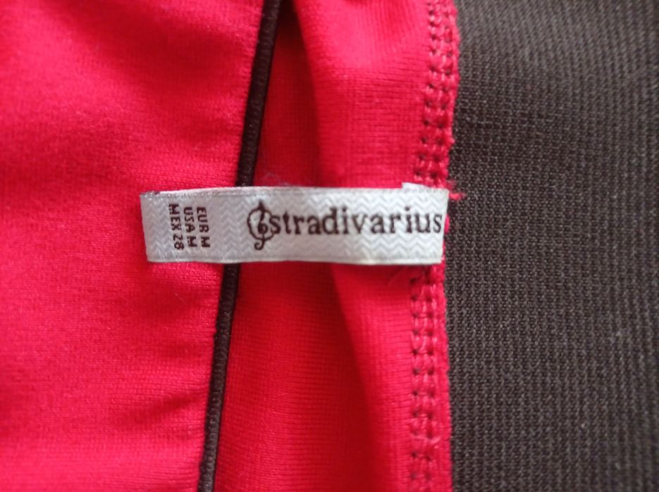 Жіноча спідниця фірми Stradivarius