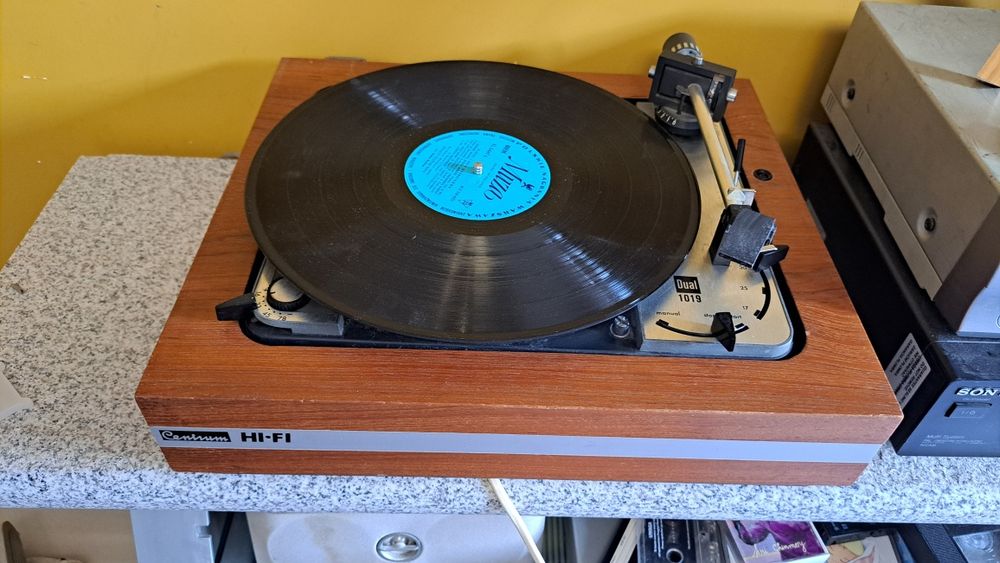 Stary gramofon DUAL 1019