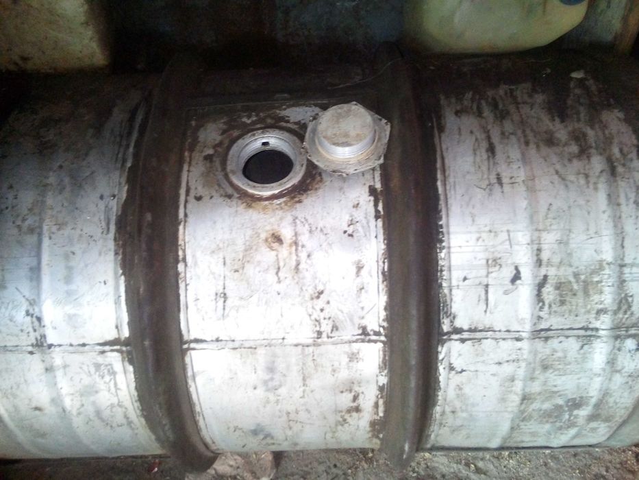 Продам Бочку 200л Алюминеву, и металическую пласмас канистры