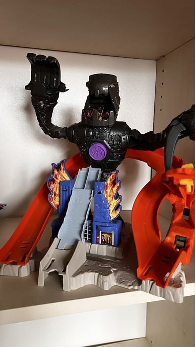 Tor Hot Wheels atak Nitrobota