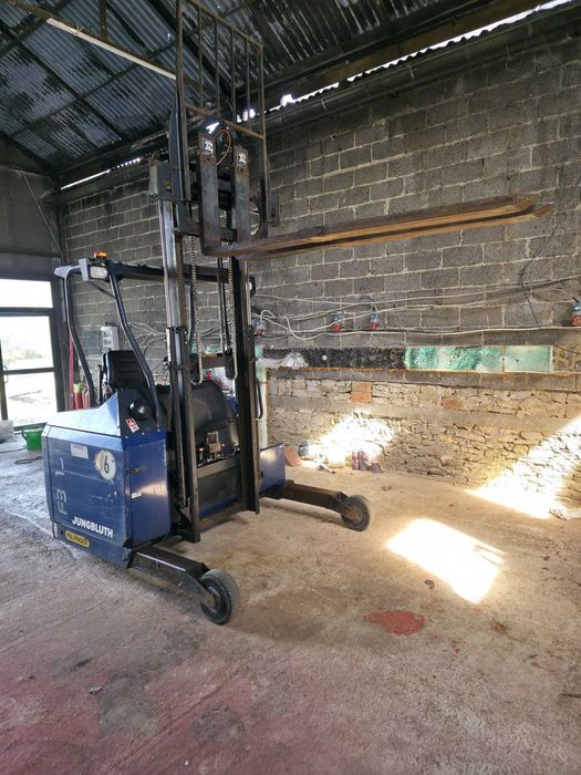 Wozek widłowy podwieszany