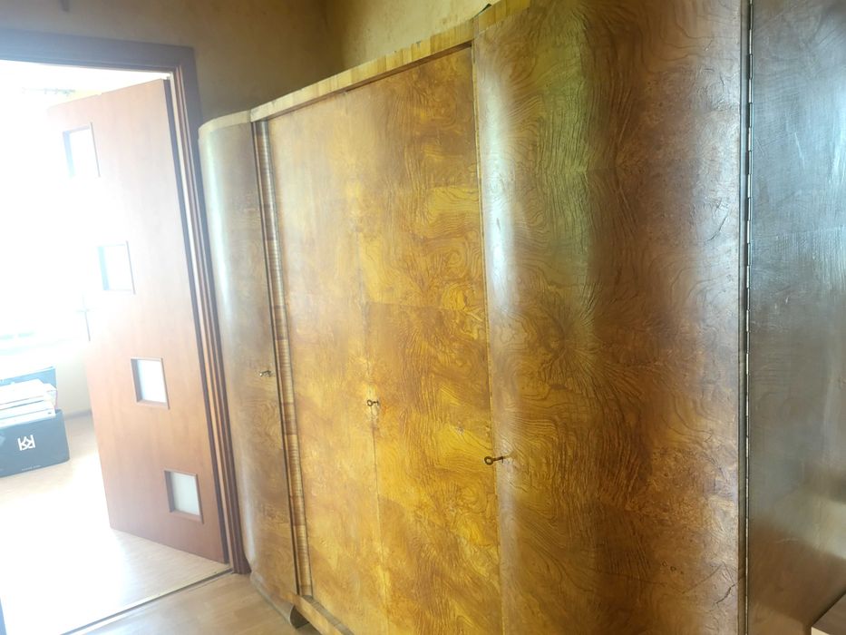 Elegancka, stara czterodrzwiowa szafa