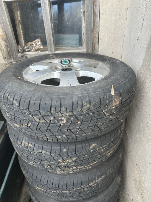 Продам диски R15 з резиною шкода А5 . Резина літня,