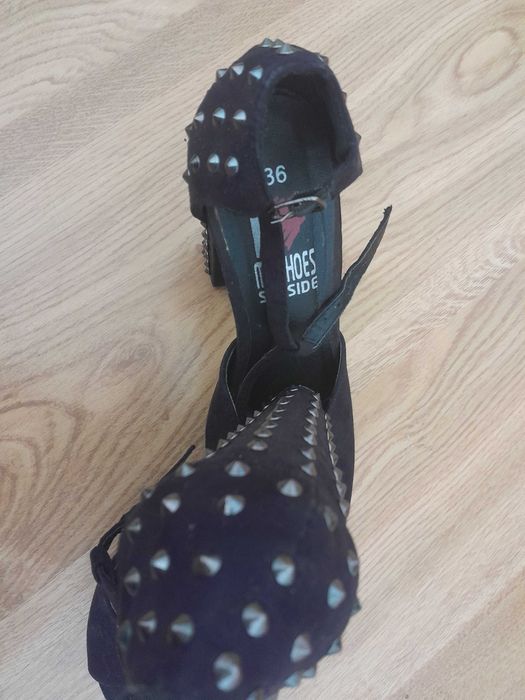 Sapatos de salto alto