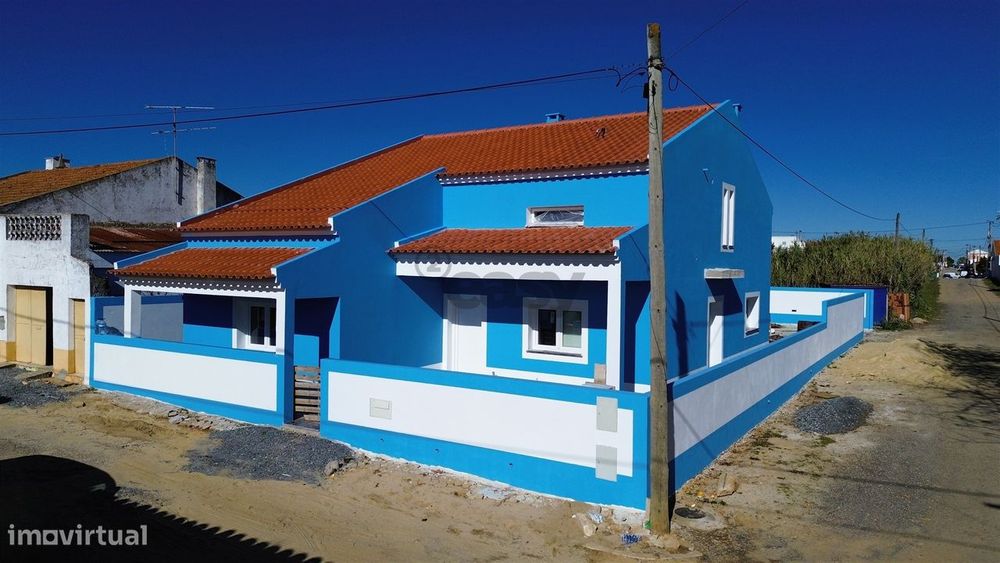 Moradia T2 com Garagem Dupla e Espaço Exterior em Ermidas-Sado