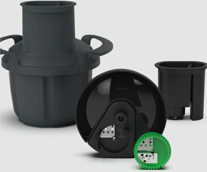 Bimby TM6 imaculada, com 2 copos, mandolina, sensor e tábua.