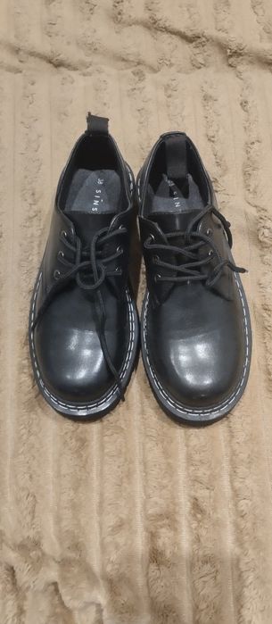Взуття жіноче майже нове
