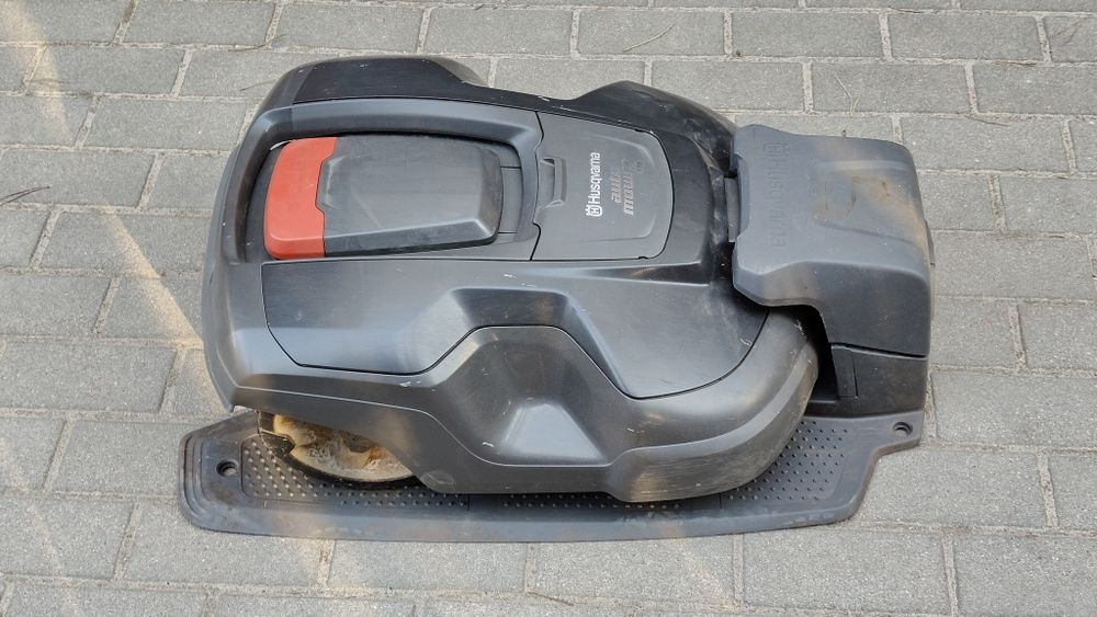 Husqvarna Automover 315 – stan bardzo dobry, używana 2 sezony