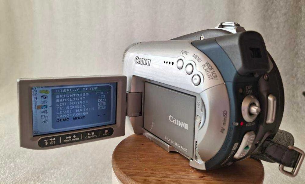 Видеокамера CANON DC21