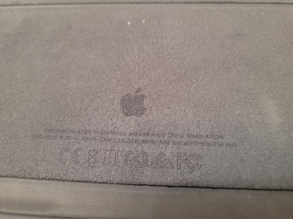 Чехол клавиатура iPad 12 .9 " original  Apple  30 $