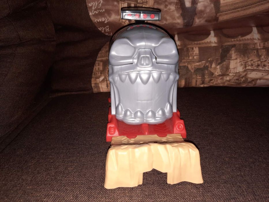 Трек  Hot Wheels  монстры с машиной