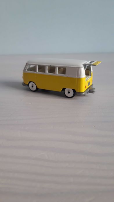 Majorette VW T1 w skali 1:59 resorak