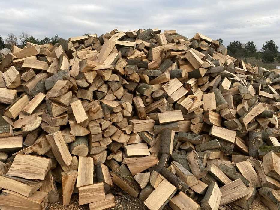 Sezonowane drewno kominkowe i opałowe, pocięte i połupane