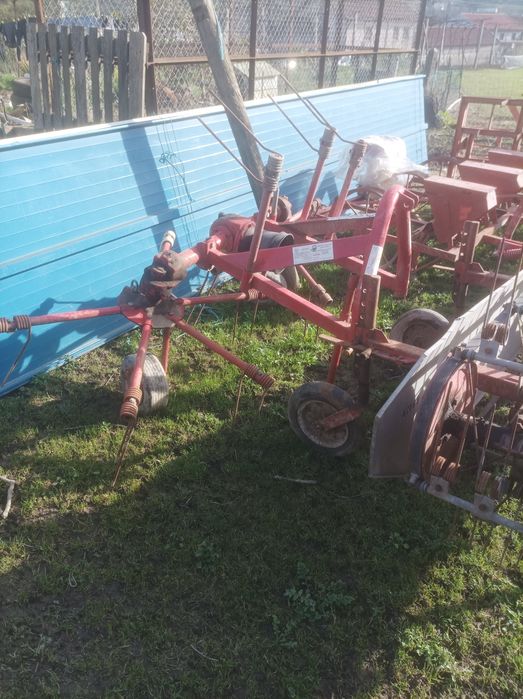 Várias máquinas agrícolas