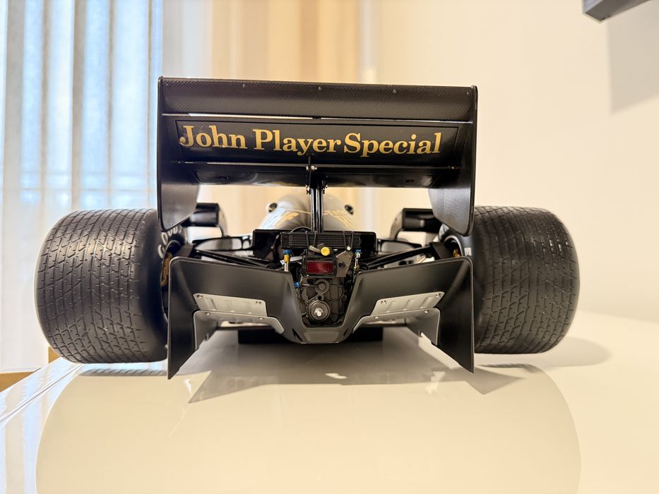 Ayrton Senna - Lotus Renault 97T (1:8)