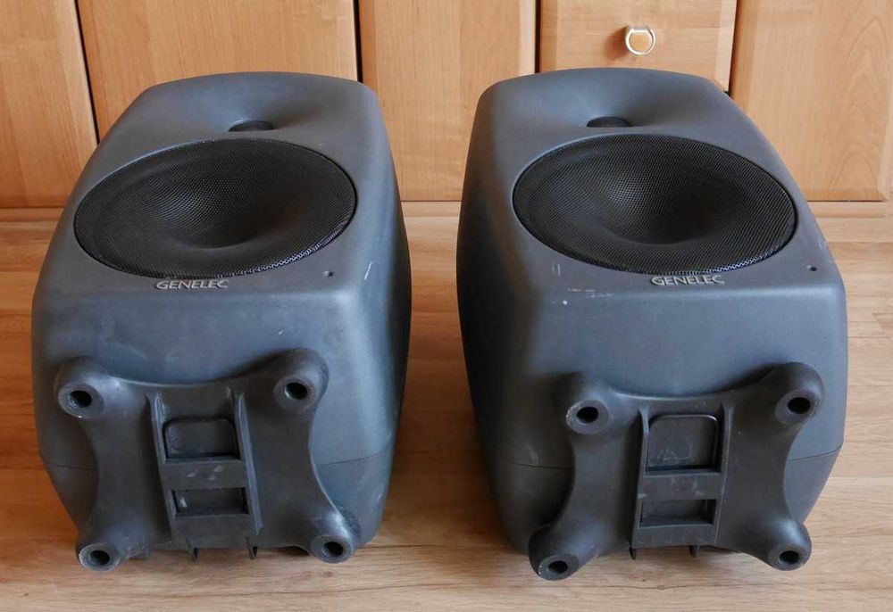 Monitory studyjne Genelec 8250A SAM, kolumny