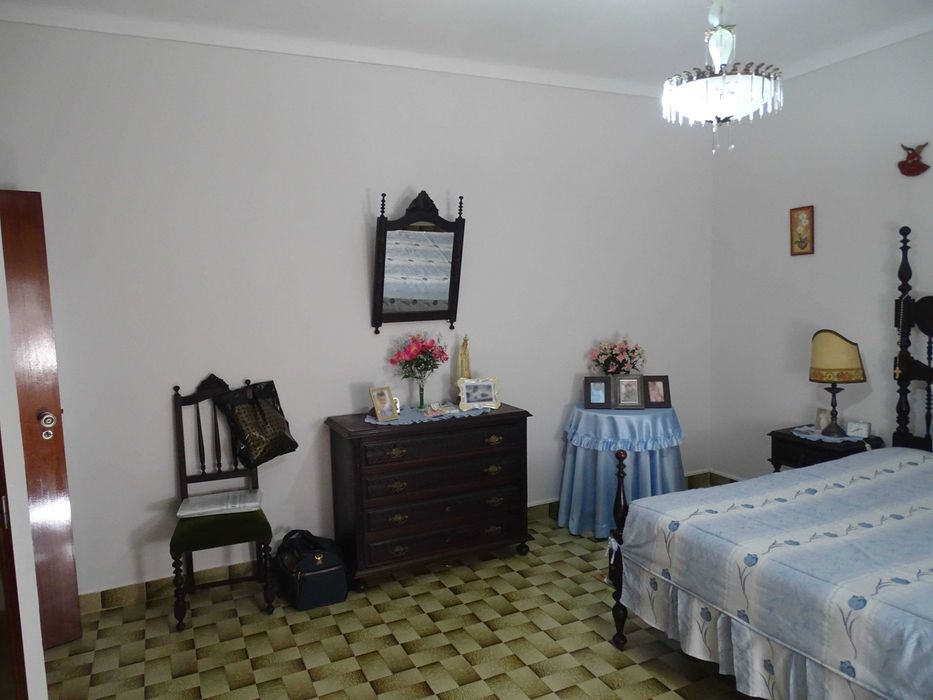 Quarto completo clássico em castanheiro – anos 80, excelente estado