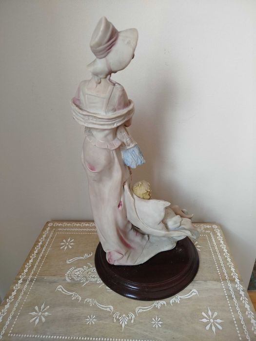 Antiga e Belíssima Escultura em Marfinite