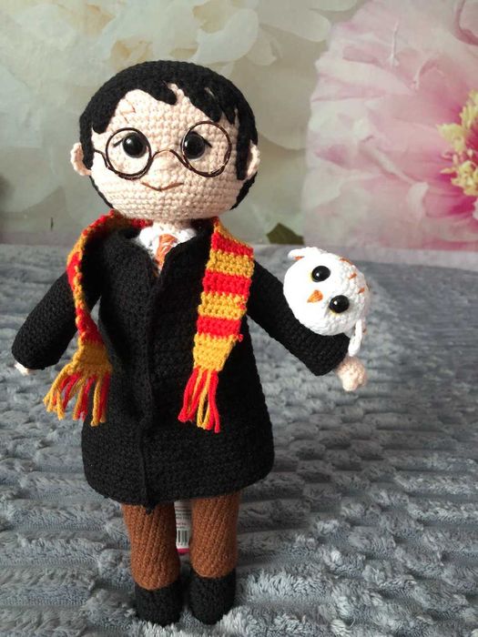 Вязаная кукла Гарри Поттер с совой Буклей