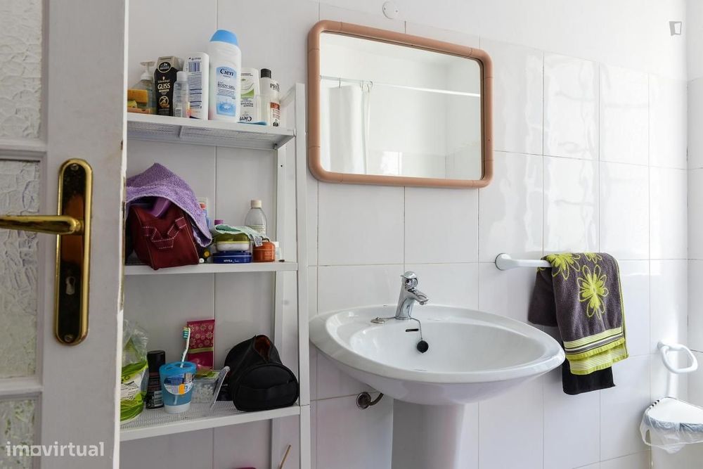 Quarto - localizado em Alameda Lisbon