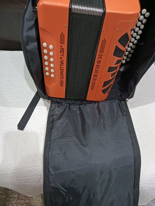 Concertina  HOHNER  usada  com pouco uso