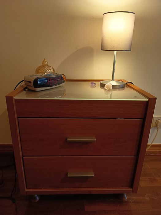 Mesas de cabeceira em cerejeira